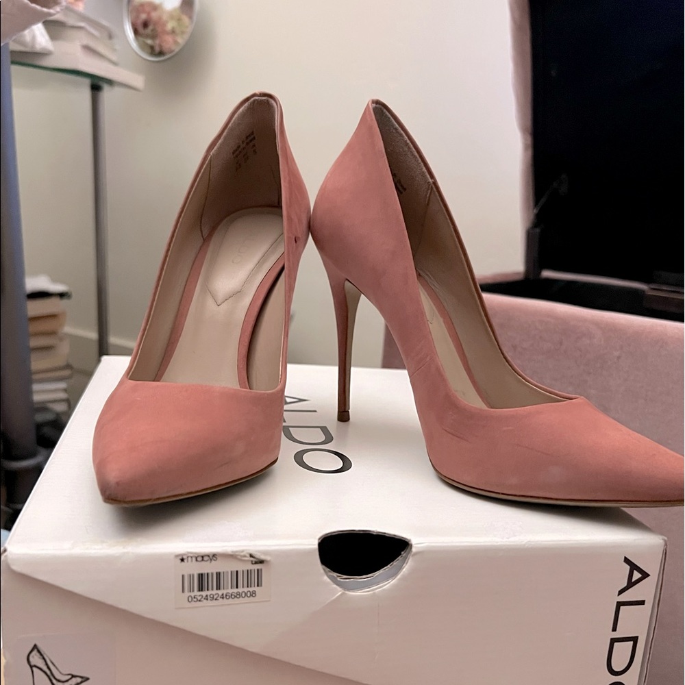 Classic Aldo Pink suede Heels
